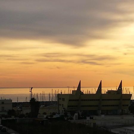 ليدو دي أوستيا Grande, Vista Mare A 2 Passi Dalla Spiaggia المظهر الخارجي الصورة